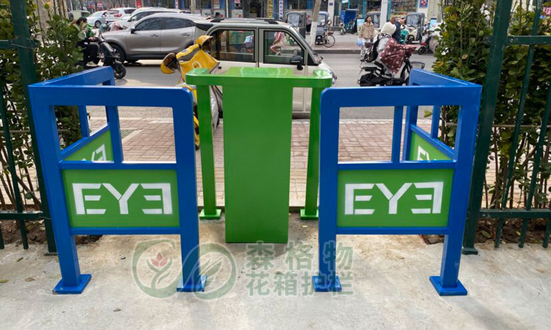 山东济宁人车分流车挡护栏案例