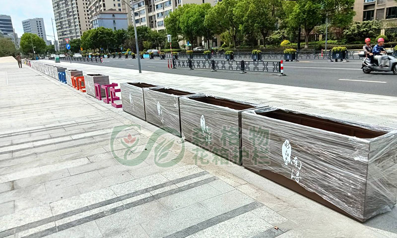 浙江南浔公园广场彩色系车挡花箱组合案例