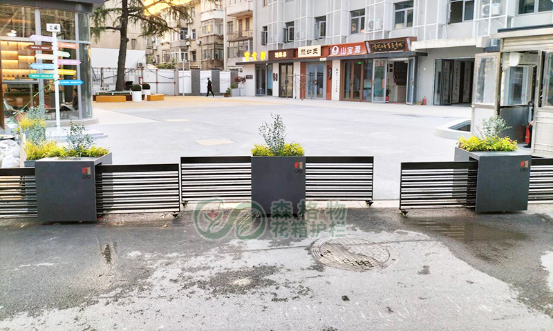 苏州双向移动伸缩花箱护栏 人车分流景观设施案例