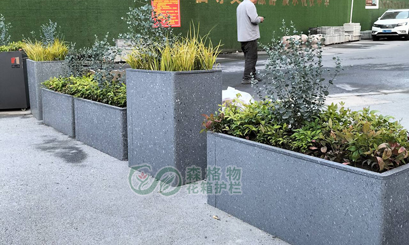 目前热门的仿石纹款复合型新材料花箱苏扬州案例
