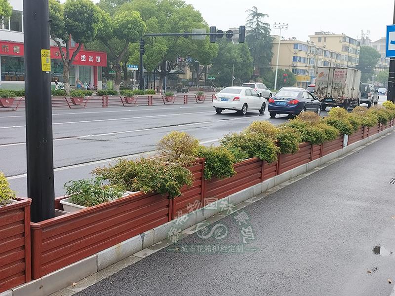 什么是道路隔离墩花箱