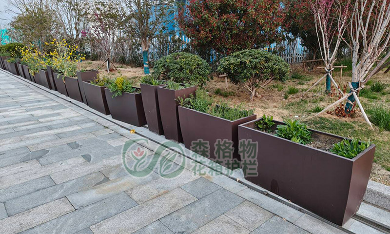 高速服务区不锈钢组合花箱 - 森格物园林景观 | 市政景观解决方案服务商