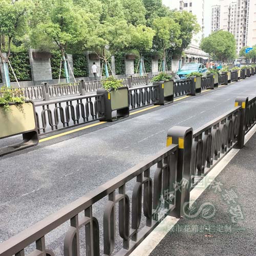 内蒙古道路花箱锌钢护栏围栏