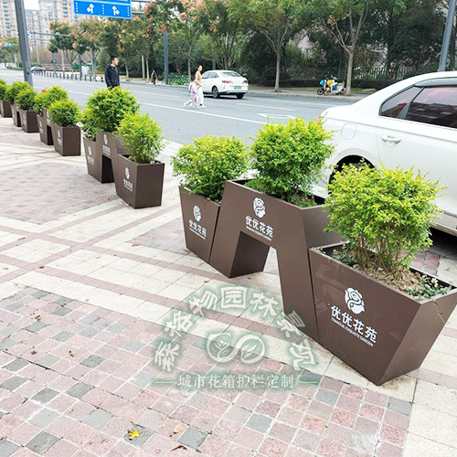 广场物业三组合花箱隔