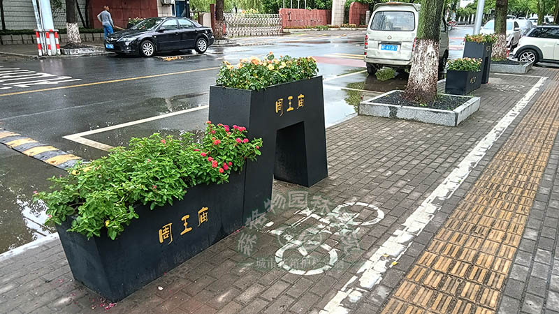 嘉兴道路不锈钢花箱案例