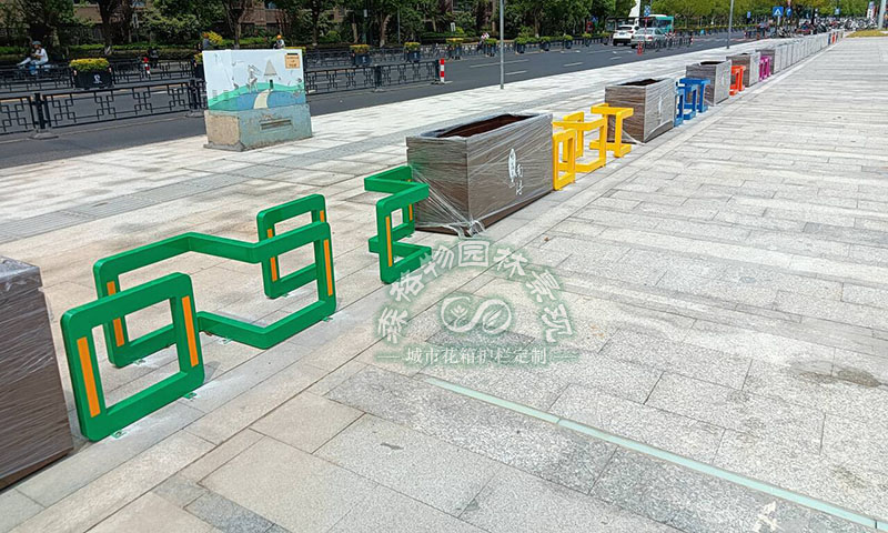 什么是彩色车挡护栏