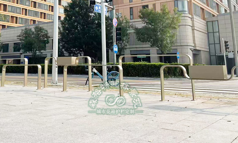 商业街人车分流护栏款式有哪些？