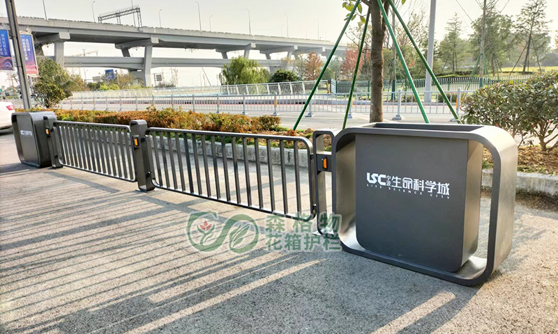 一物两用!森格物花箱护栏兼顾道路隔离与城市绿化造景 一物两用!森格物花箱护栏兼顾道路隔离与城市绿化造景