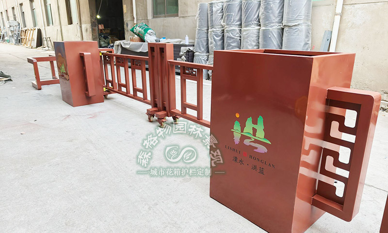 商业街、园区围挡,森格物移动花箱护栏灵活分区更实用 商业街、园区围挡,森格物移动花箱护栏灵活分区更实用