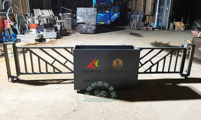 商业街、园区围挡,森格物移动花箱护栏灵活分区更实用 商业街、园区围挡,森格物移动花箱护栏灵活分区更实用